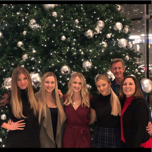 Meet your Posher, Lisa - Picture 1 of 1